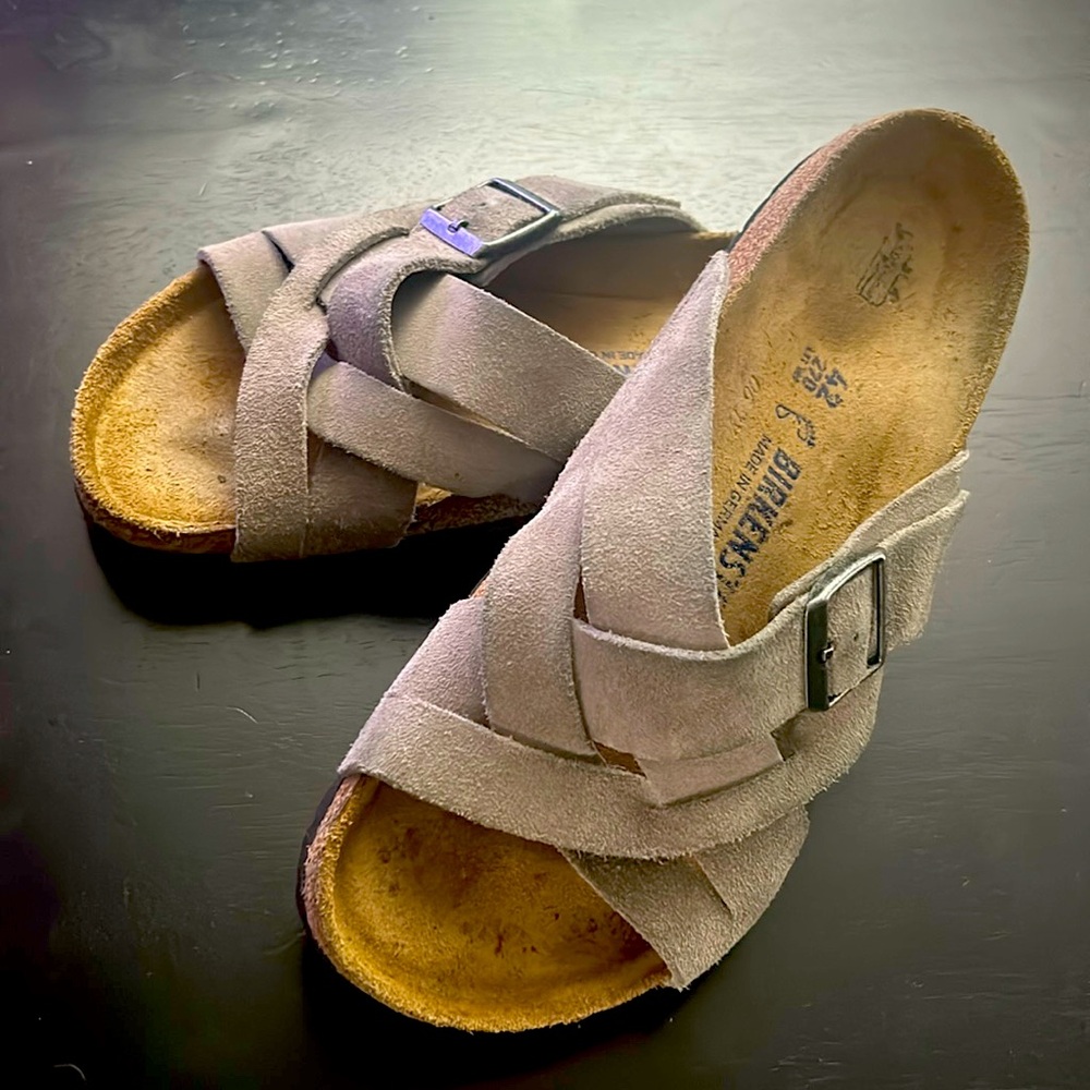 Purchased directly from Birkenstock. Size EU 42, slightly worn/GREAT condition.